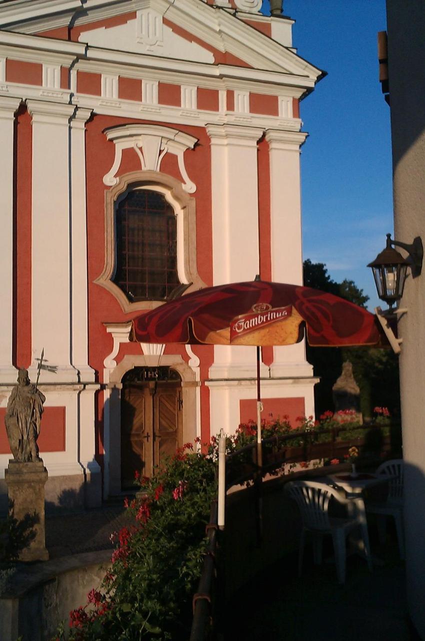 斯瑞博酒店 Červený Kostelec 外观 照片